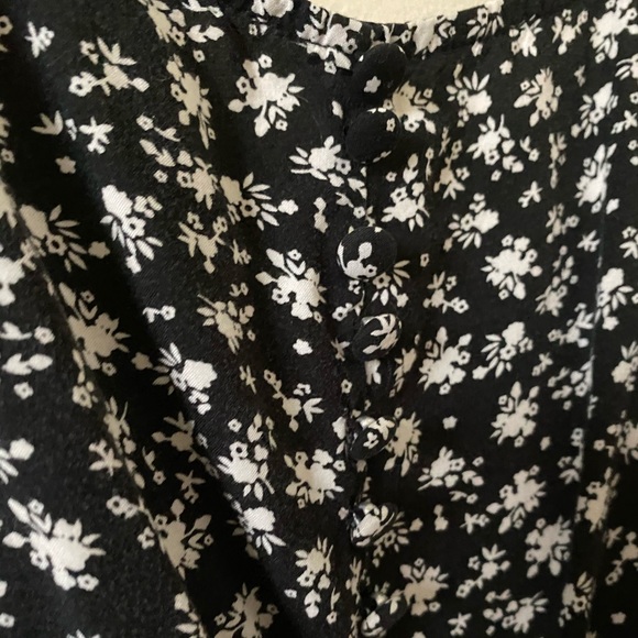 Floral printed romper(playsuit) - Picture 3 of 5